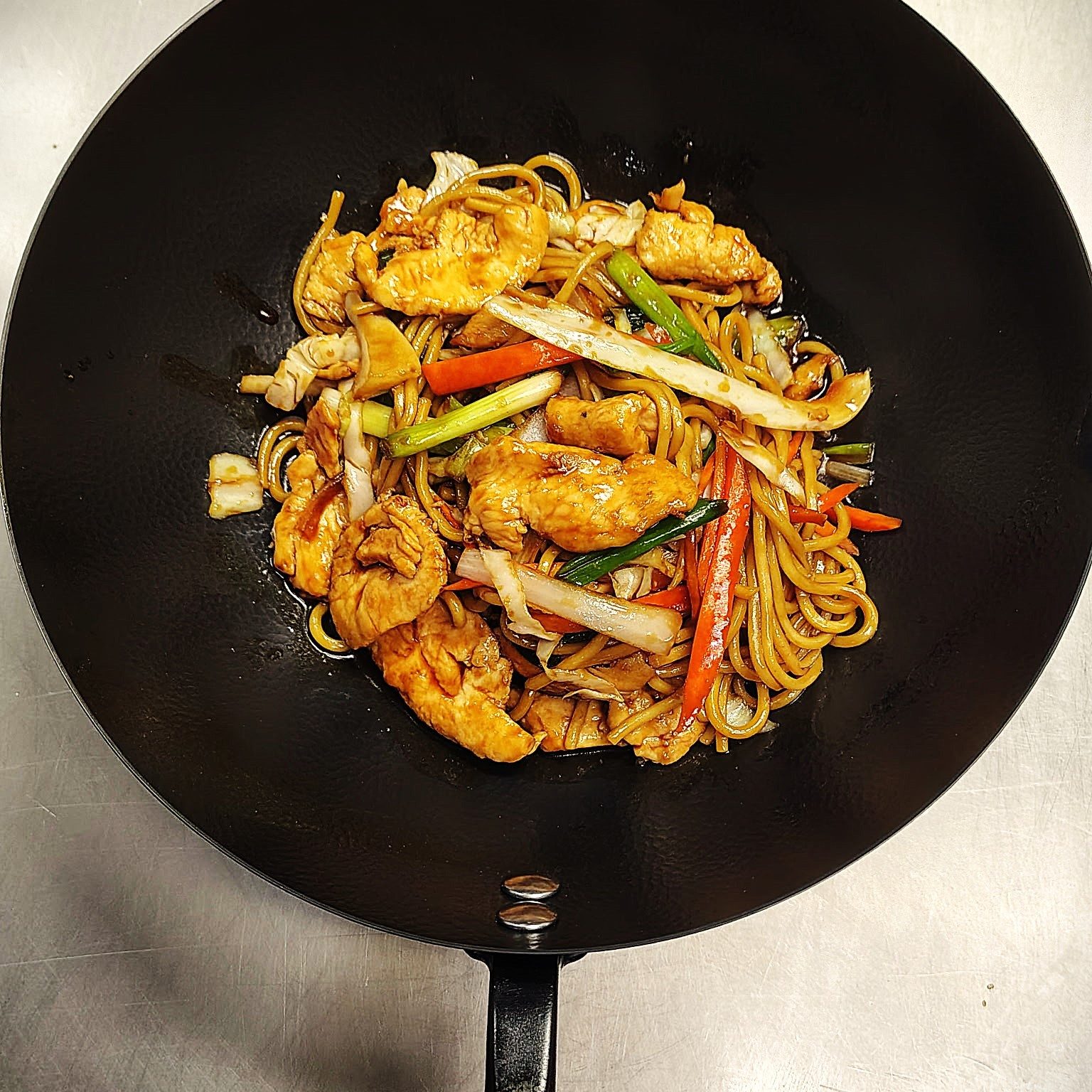 Chicken Lo Mein Dinner.