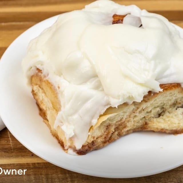 Dessert! Macs Cinnamon rolls!.
