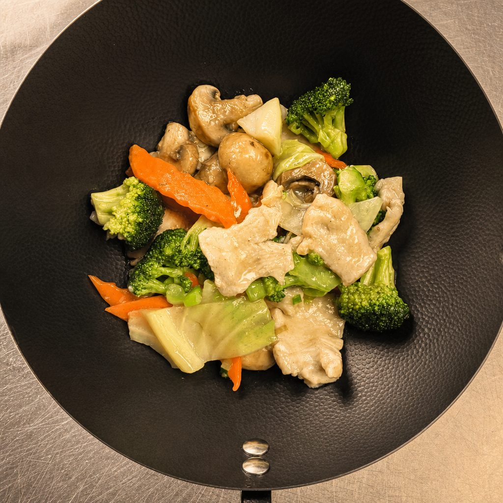 Moo Goo Gai Pan Lunch.